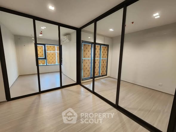 room interior of Life Sathorn Sierra ไลฟ์ สาทร เซียร์รา