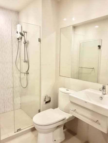 bathroom of Life Sukhumvit 48