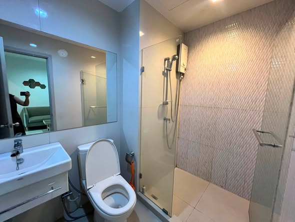 bathroom of Life Sukhumvit 48