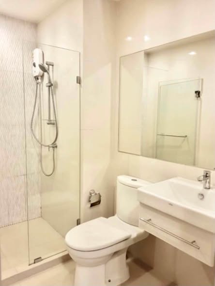 bathroom of Life Sukhumvit 48