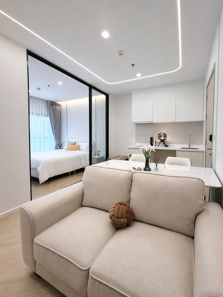 bedroom and living room of Life Sukhumvit 48