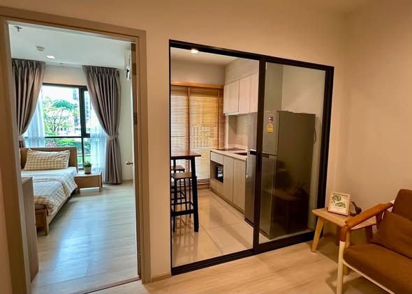 bedroom and room interior of Life Sukhumvit 48