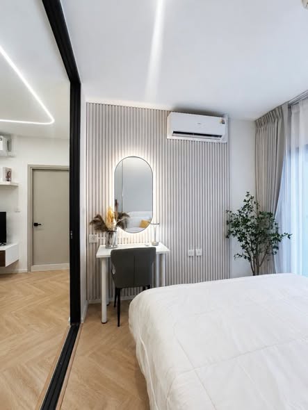 bedroom and room interior of Life Sukhumvit 48