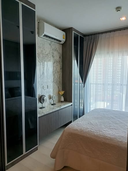bedroom and room interior of Life Sukhumvit 48