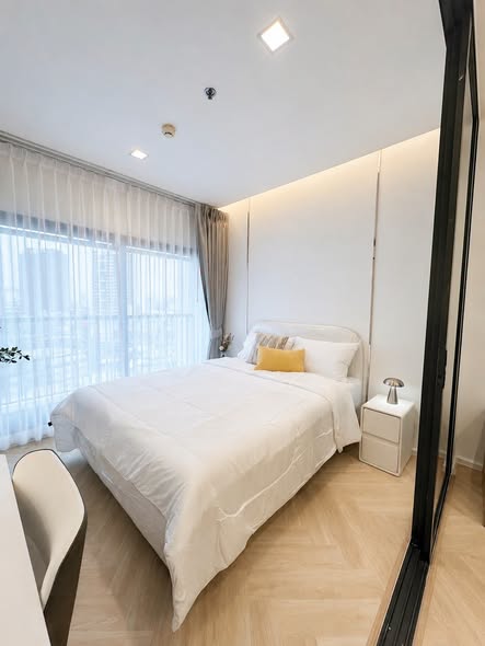 bedroom and room interior of Life Sukhumvit 48
