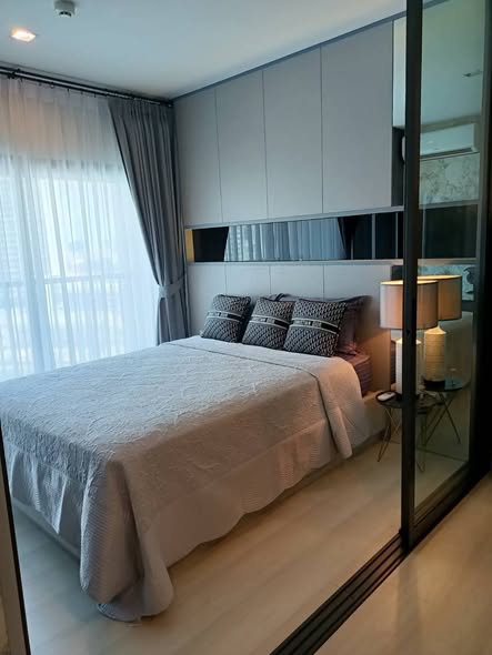 bedroom and room interior of Life Sukhumvit 48