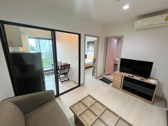 bedroom and room interior of Life Sukhumvit 48