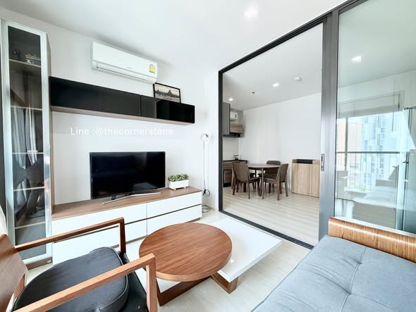 living room and room interior of Life Sukhumvit 48