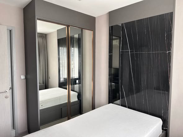 bedroom and room interior of Life Sukhumvit 62