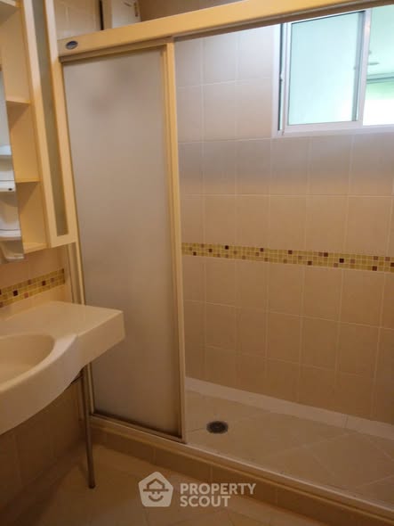 room interior and bathroom of Life @Thapra Condominium