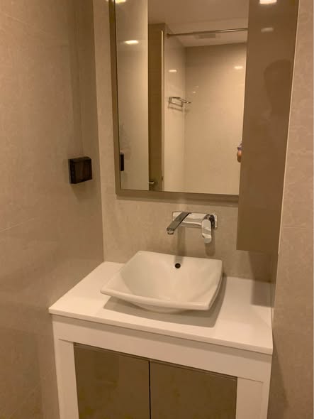 bathroom of LIV@49
