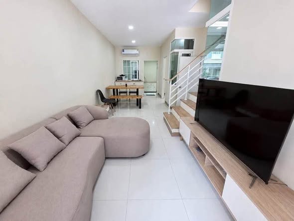 living room of โกลเด้น ทาวน์ ฟิวเจอร์-รังสิต