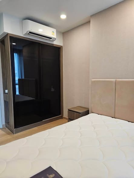 bedroom of LLoyd Soonvijai Condo