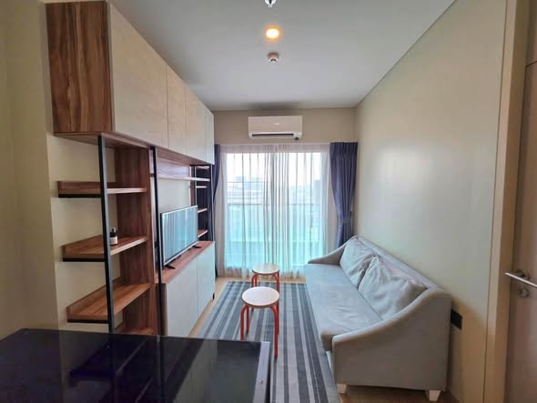 bedroom and room interior of LPN Suite Dindaeng – Rachaprarop