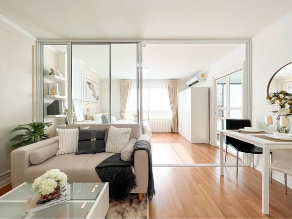 living room and room interior of Lumphini Place Narathiwat 24