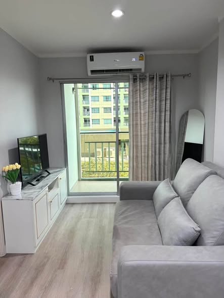 living room and bedroom of Lumpini Park Rama 9 – Ratchada