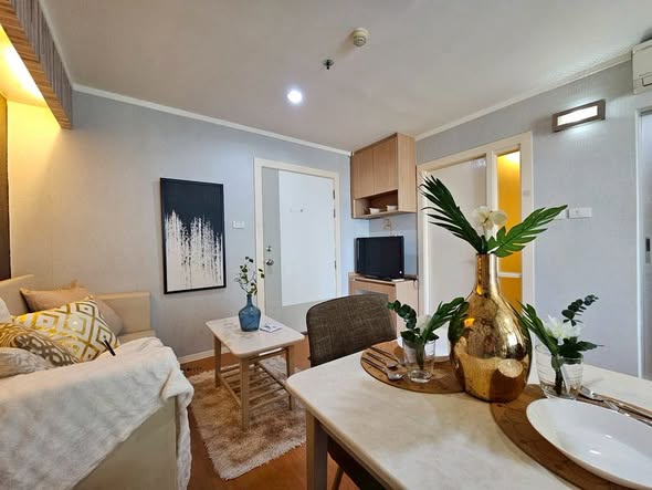living room of Lumpini park Rattanathibet-Ngamwongwan