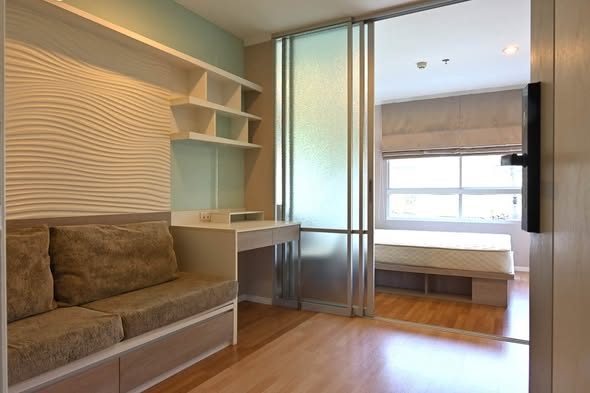 bedroom and bathroom of Lumpini Place Boromarajonani – Pinklao