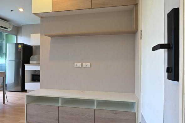 room interior and kitchen of Lumpini Place Boromarajonani – Pinklao