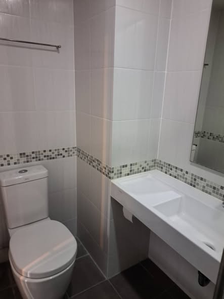 bathroom of Lumpini Place Rama 4 – Ratchadaphisek
