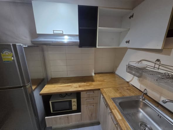 kitchen of Lumpini Place Ratchada-Tha Phra
