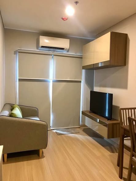 bedroom and room interior of Lumpini Suite Phetchaburi – Makkasan