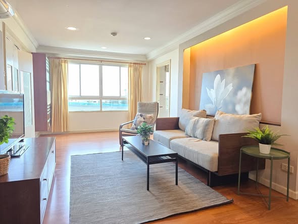 living room of Lumpini Suite Ratchada-Rama 3