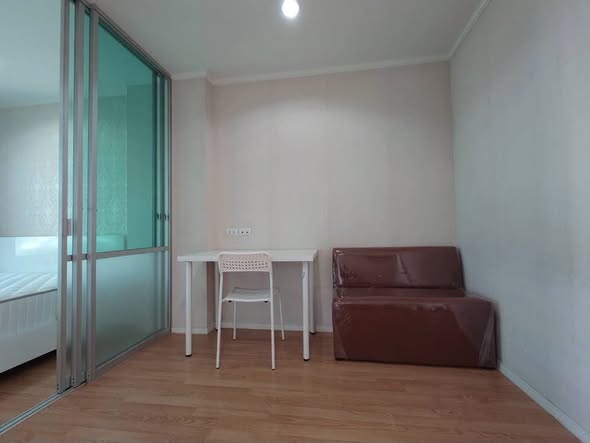 bedroom and room interior of Lumpini Ville La Salle – Bearing