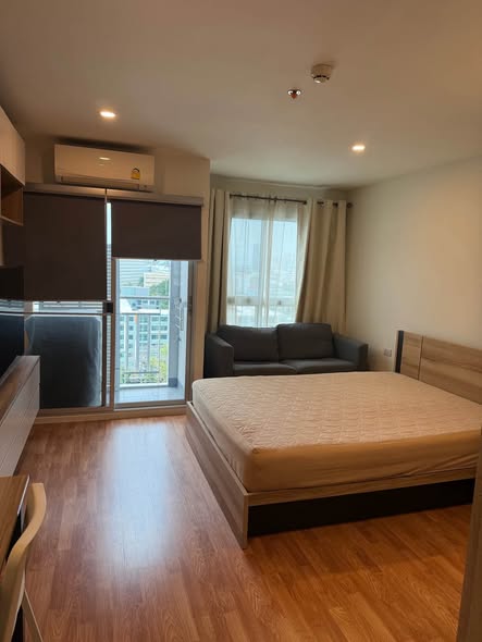 bedroom of Lumpini Ville Phattanakarn-Srinakarin Condominium
