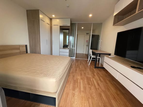 bedroom of Lumpini Ville Phattanakarn-Srinakarin Condominium
