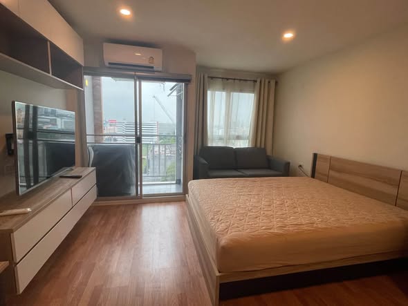 bedroom of Lumpini Ville Phattanakarn-Srinakarin Condominium