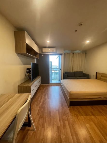 bedroom of Lumpini Ville Phattanakarn-Srinakarin Condominium