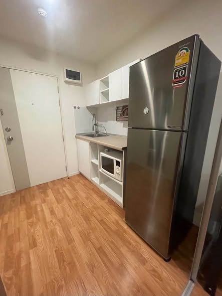 kitchen of Lumpini Ville Phattanakarn-Srinakarin Condominium