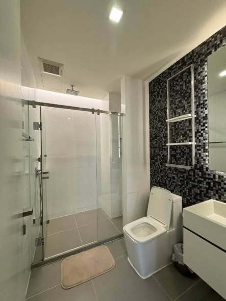 room interior and bathroom of Lumpini Ville Sukhumvit 77-2