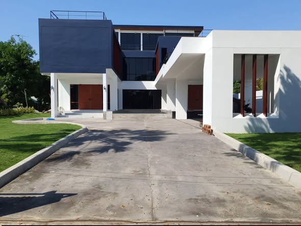 Luxury pool villa 604