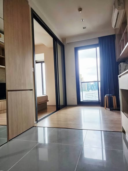 bedroom and room interior of M Jatujak