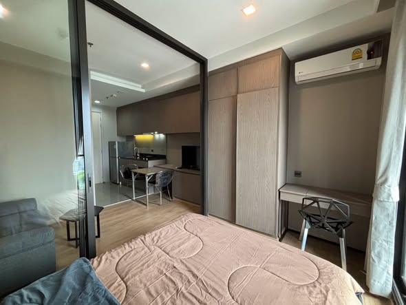 bedroom and room interior of M Jatujak