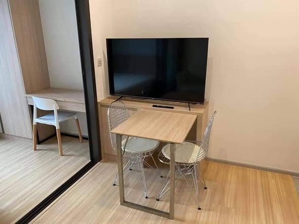bedroom and room interior of M Jatujak