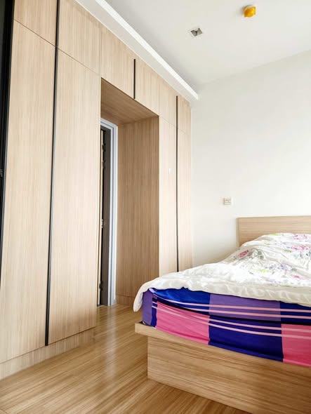 bedroom and room interior of M Jatujak