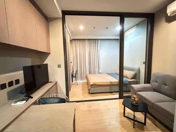 bedroom and room interior of M Jatujak