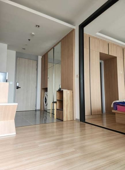 bedroom and room interior of M Jatujak