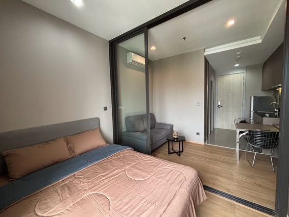 bedroom and room interior of M Jatujak