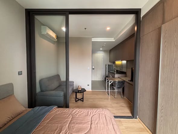 bedroom and room interior of M Jatujak