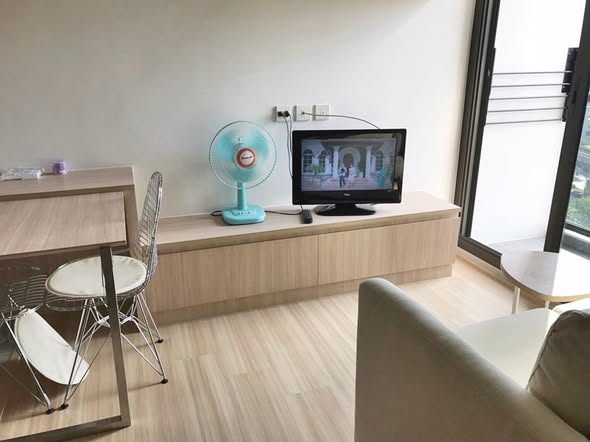 living room and bedroom of M Jatujak