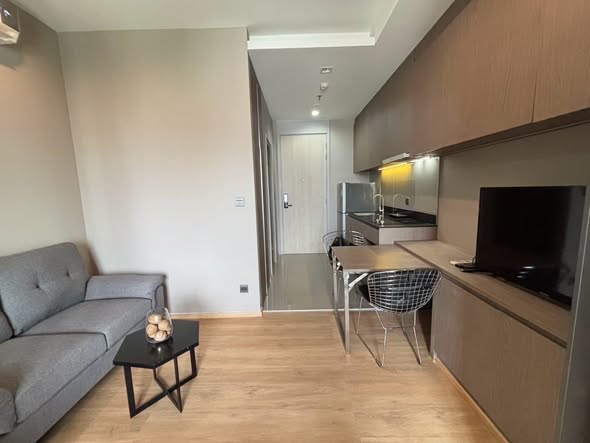 living room and bedroom of M Jatujak