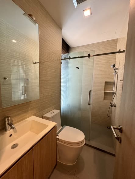 room interior and bathroom of M Jatujak
