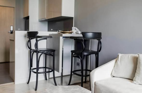 living room and kitchen of M Thonglor 10