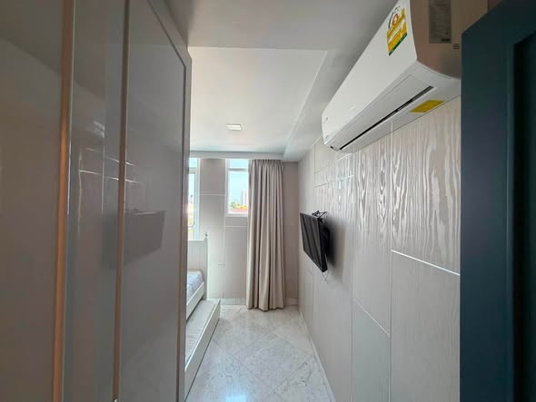 room interior and bathroom of Maestro 01 Sathorn-Yenakat