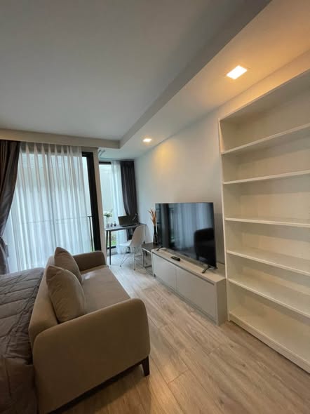 living room and bedroom of Maestro 14 Siam-Ratchathewi