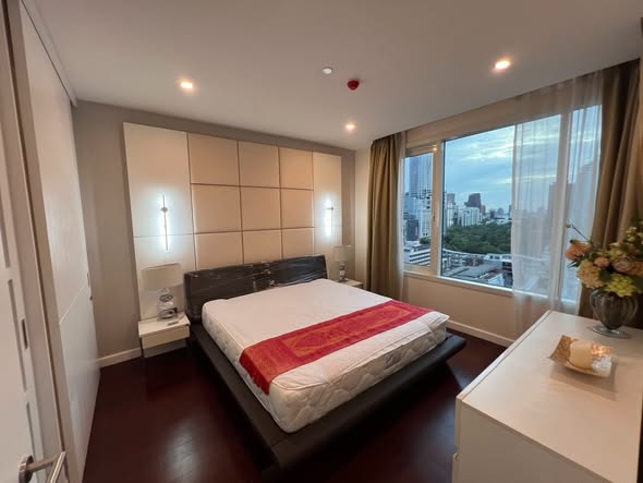 bedroom of Manhattan Chidlom